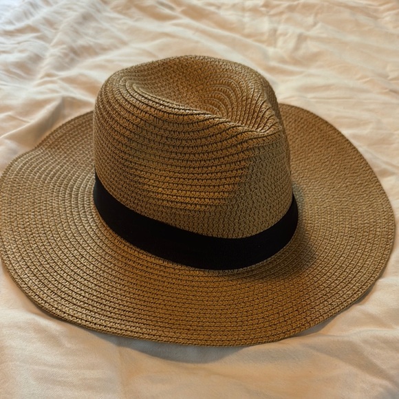 Women’s Tan Straw Hat with Black Band - Picture 1 of 3